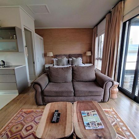 210 Gallery Luxury Studio Apartment Knysna Exterior foto